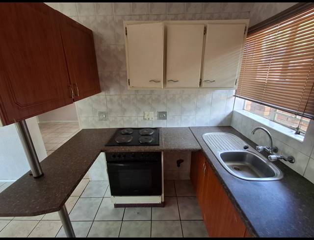 3 BEDROOM TOWNHOUSE FOR SALE IN SAFARI GARDENS